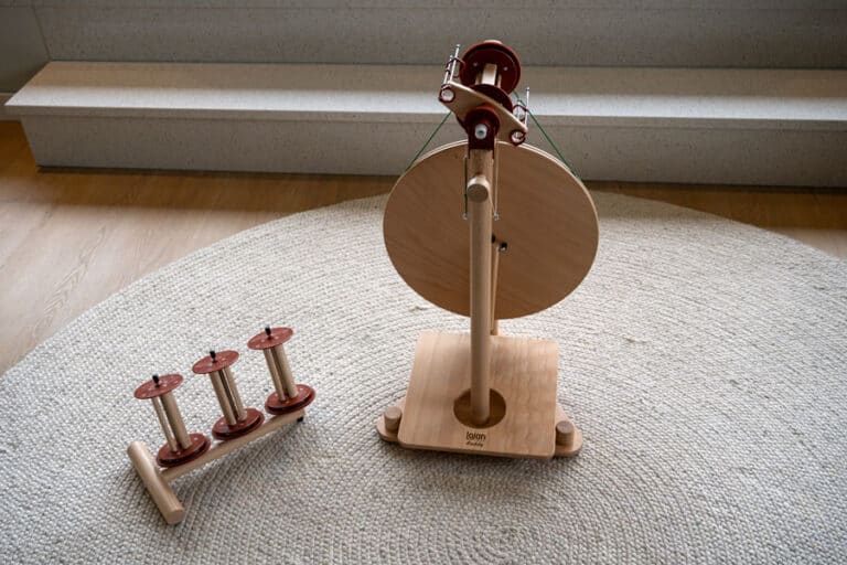 wheel lojan Buddy wide treadle spinning
